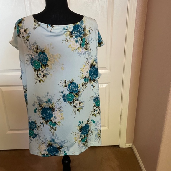 Emaline cap sleeve floral blouse - Picture 3 of 5